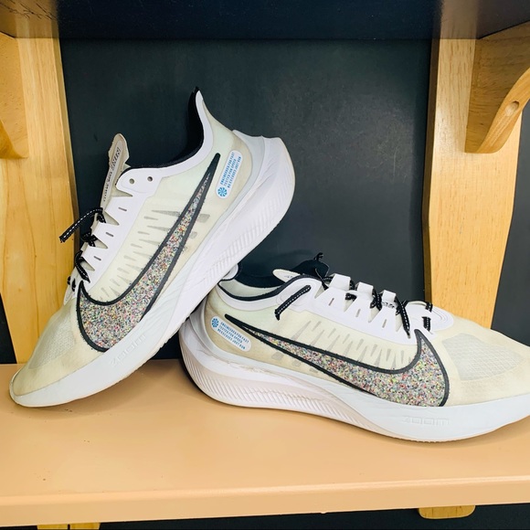 SOLD - Nike Zoom Gravity • Multi Marathon - Picture 2 of 9